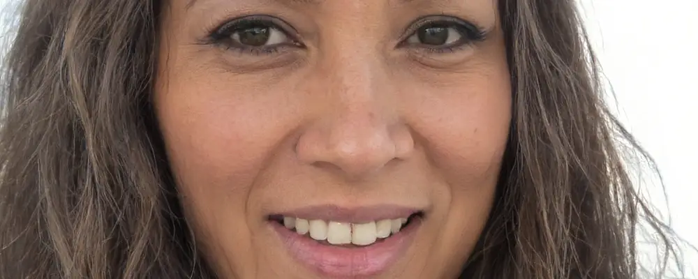 Mulher confiante trabalhando